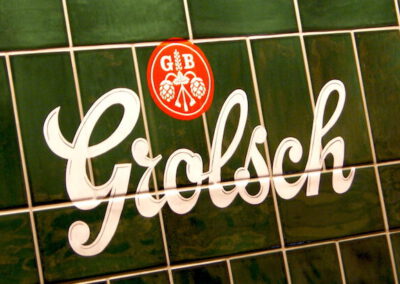 Handgeschilderd reclame werk door de reclameschilder oftewel de signpainter voor de Grolsch bierfabriek